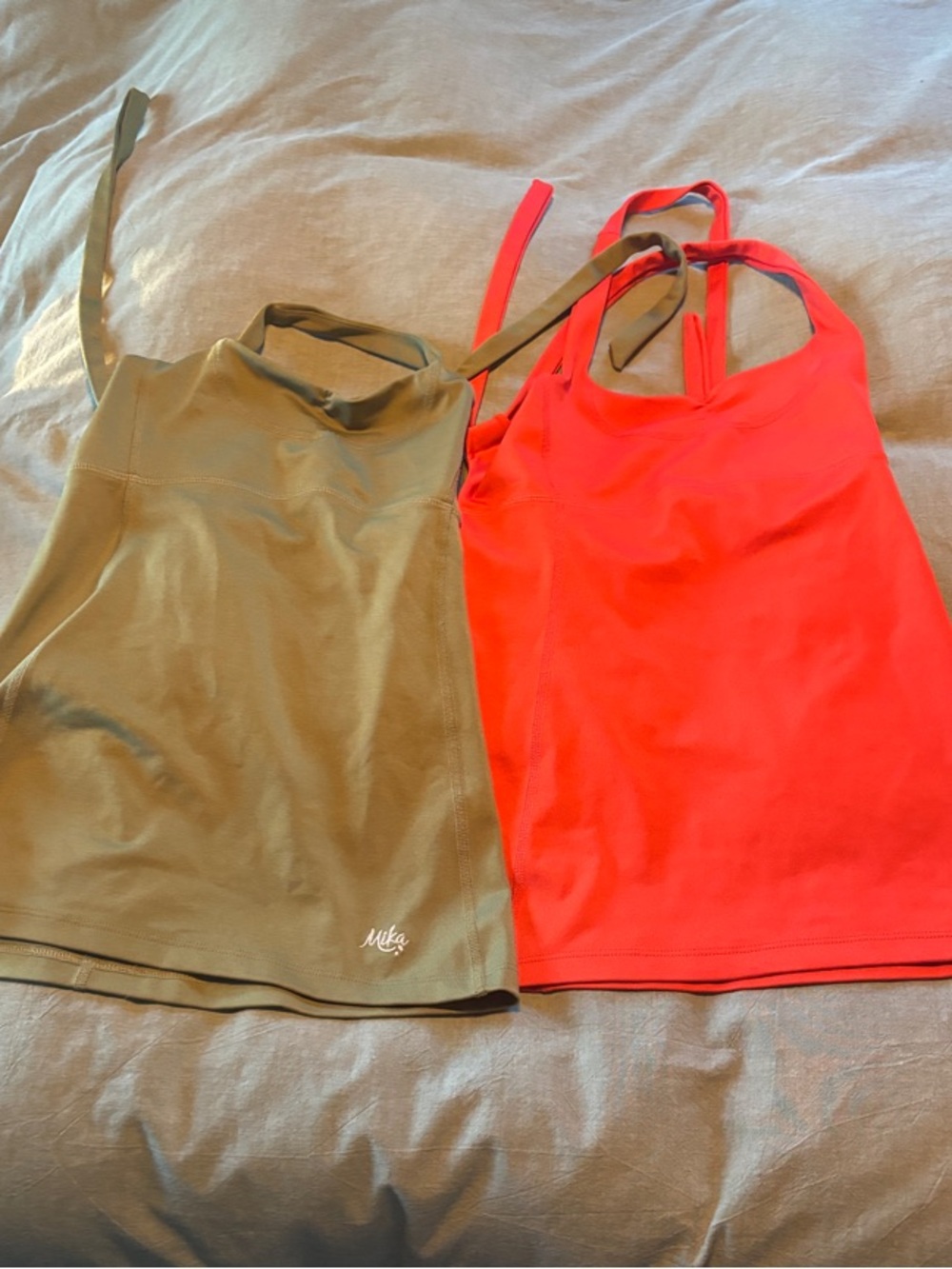 2 Mika Yoga Wear Linda tank tops - Picture 5 of 5